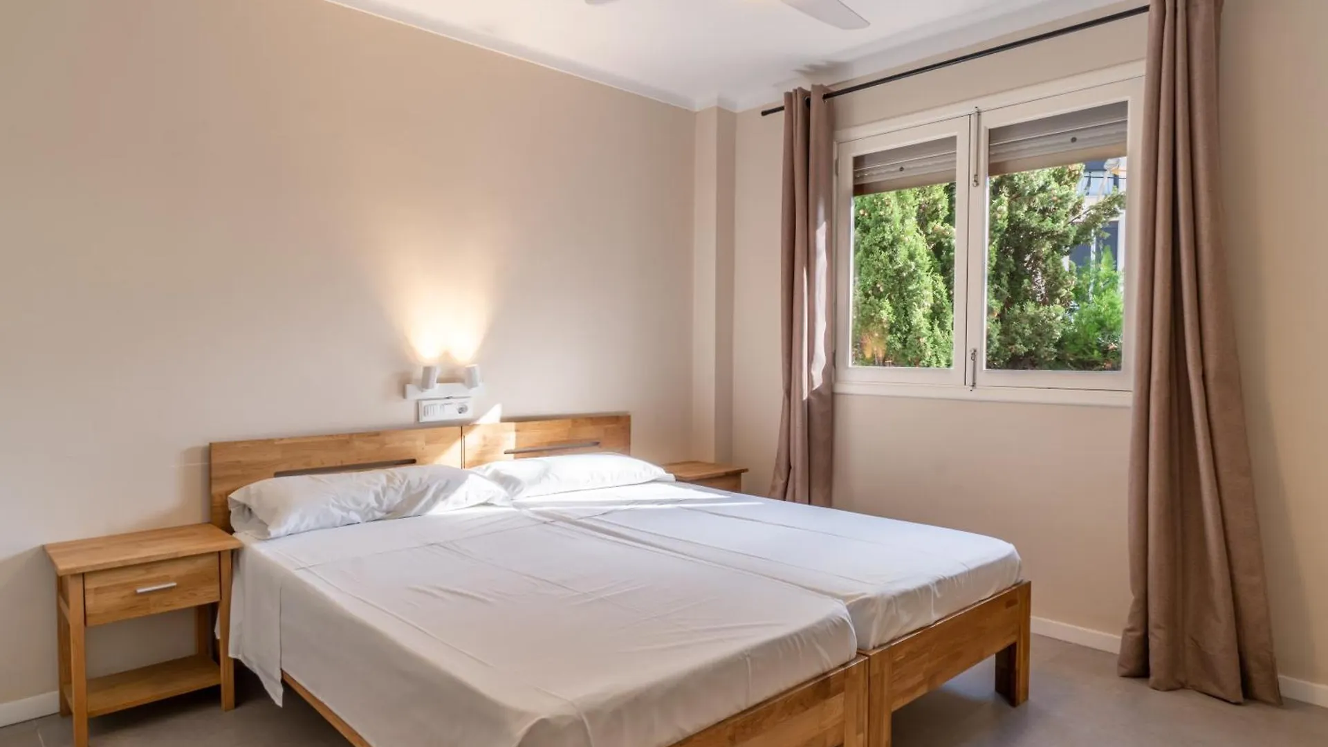 Ponent Cala Ratjada Apartments A  卡拉纳雅达